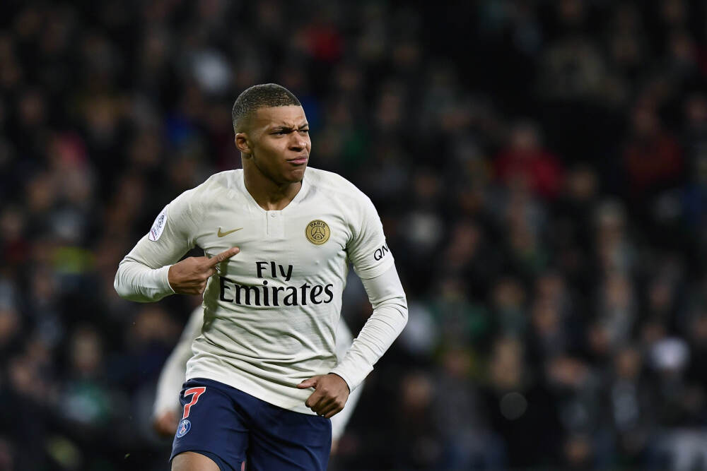 记者：曼联向塞梅尼奥提出有竞争力的报价，但拒绝打破薪资结构